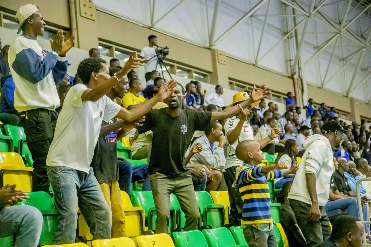 FerwahandRwanda's tweet photo. FT
APR HC ๐ท๐ผ 23-25 ๐ท๐ผ POLICE HC
Final: NCPB ๐ฐ๐ช VS ๐ท๐ผ POLICE HC
#ECAHFHANDBALL https://t.co/hlDMgduniq