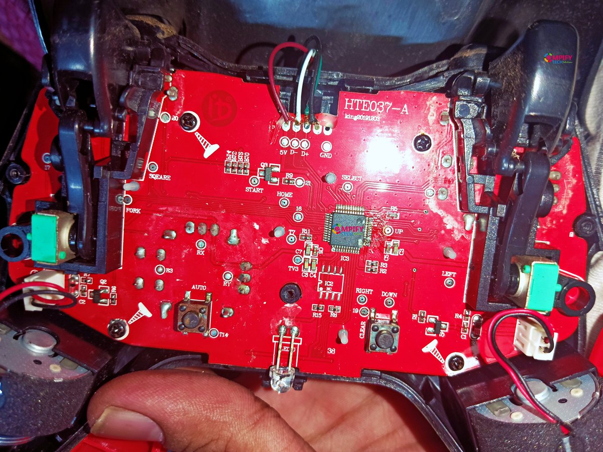 Compify07's tweet image. 🎮 "Back in the Game!" 🎮
Repaired this gamepad to bring it back to life. Ready to level up your gaming experience! 🛠️💪
#GameOn #RepairMagic #CompifyTechSolution #GamingGear #TechFix