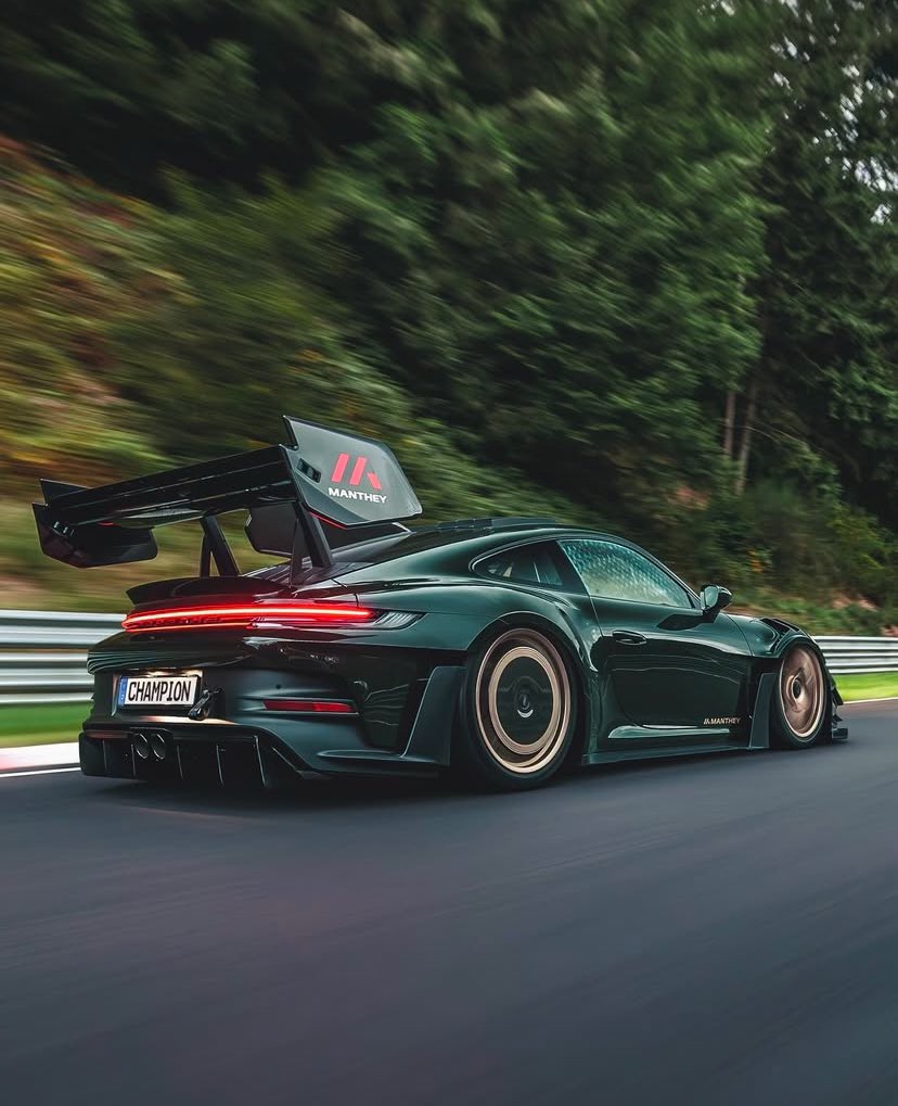 Jordan92338366's tweet photo. 992 GT3RS MR on the Nurburgring 💚 https://t.co/3xix3XsJCT