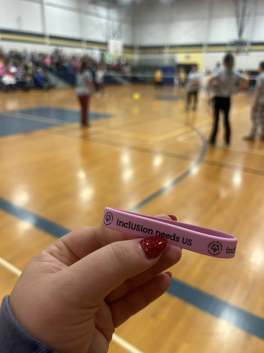 Outstanding example of sportsmanship and inclusion at this morning’s Unified Students vs. Staff volleyball game at Hayes Intermediate! #UnifiedChampionSchool #SpecialOlympics #ProudtobeaComet 💫