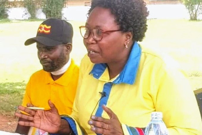 SuunaKing_James's tweet photo. A court in Lira has remanded Lira council leaders Sarah Awor and Daniel Okello for calling people to protest against their fellow corrupt council leaders and Abubaker Technical contractor that got a 36bn contract to construct a kids park.
#ProtestIsNotACrime https://t.co/ARJ26vNYBa