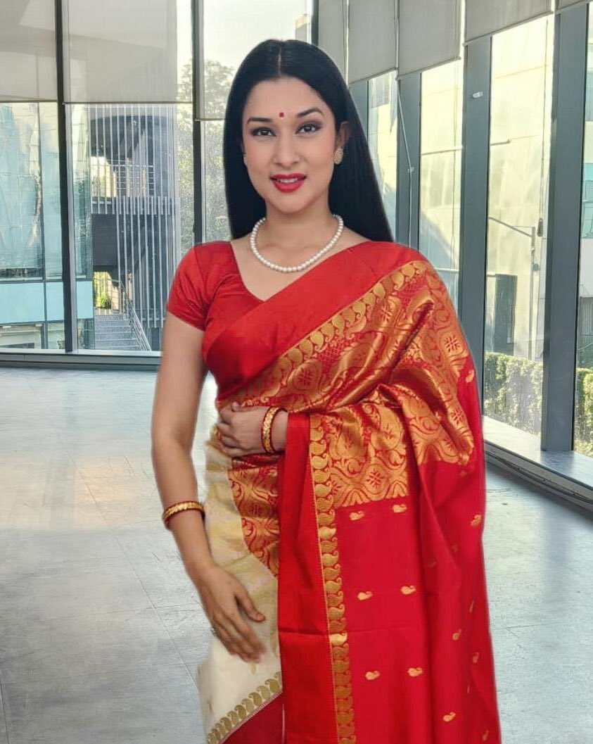 Ruchi__Vyas's tweet image. #WeSupportMinakshiJoshi

लोकतंत्र में अभिव्यक्ति की आजादी सबको है l

इतिहास जला सकते हो ,मिटा नहीं सकते ll

थोड़ा आराम करो, ठंड के थपेड़े पड़ते हुए देर ना लगे ll
#supportyou