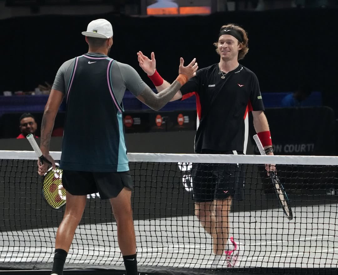 TennisWorl76726's tweet photo. Shots were fired with tennis balls🔥🎾
An incredible duel between #k1ngkyrg1os & #andreyrublev sparked tension & excitement🤩
#worldtennisleague #falcons #teamfalcons #gamechangersfalcons #tennis #tennisplayer #jasminepaolini #simonshalep #carolinegarcia #elenarybakina https://t.co/xPxoM7bvst