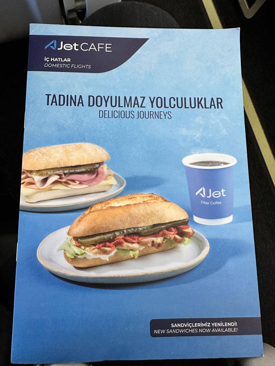 Gördüğünüz Fotoğraflar bu gün 8:25 Sabiha Gökçen - Samsun <a href="/AJET_TR/">AJet</a>  uçağından Hiç dikkatinizi çeken bir şey var mı ? Allah göstermesin uçarken aksi bir durum olsa okuyabileceğiniz tek yazı yiyecek menüsü artık düşerken yemek sipariş ederiz. Yazı bukadar Hayırlı kazançlar #ajet