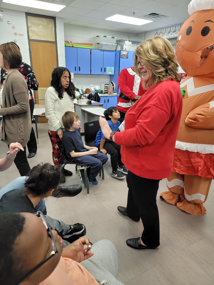 mviewelem's tweet photo. Central Office Carolers came and sang Christmas carols to Ms. Gallagher’s and Ms. Kimble’s classes!!! Such a nice surprise!! https://t.co/RXSh0GRBY0