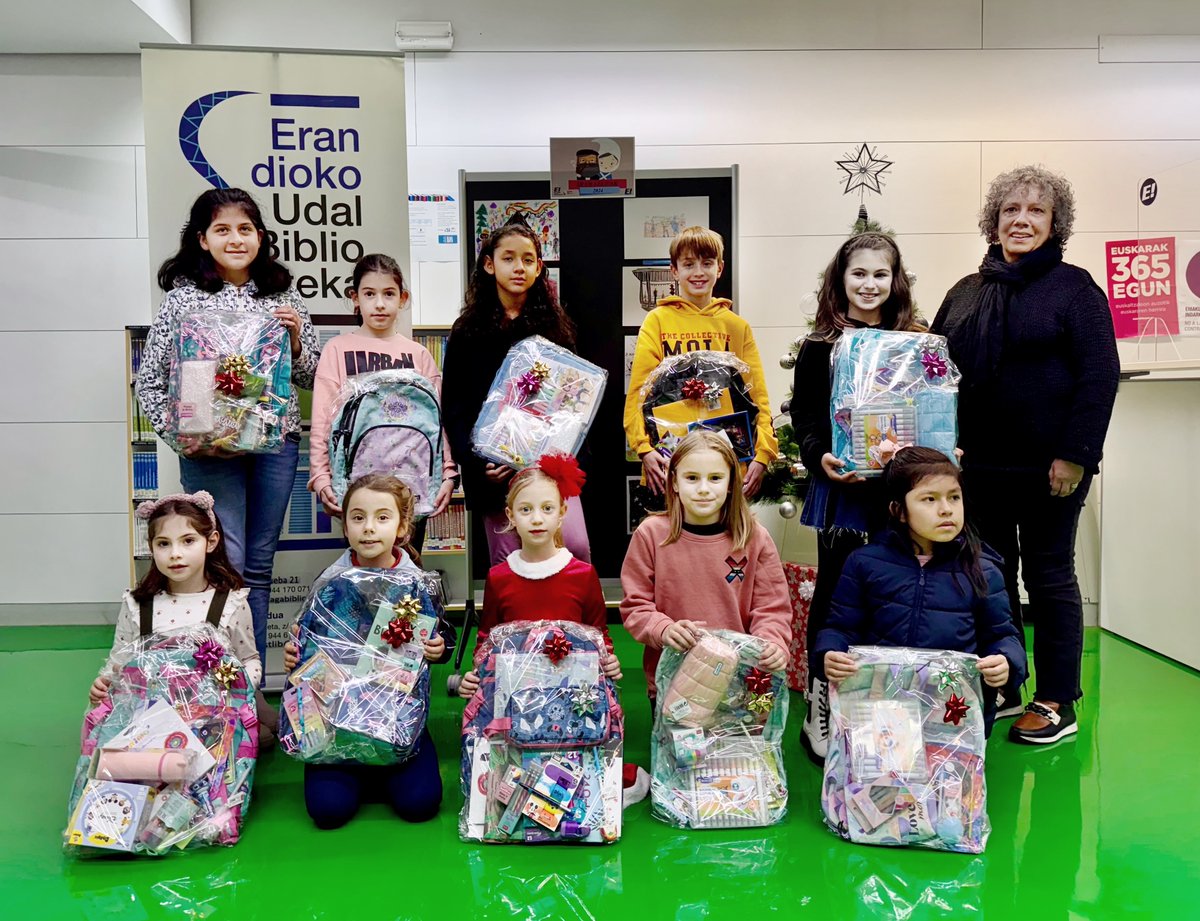 XXI. Gabon postal lehiaketaren sari banaketa. Zorionak saritu guztiei eta eskerrik asko parte-hartzaile guztiei.

Entrega de premios del XXI Concurso de postales de navidad. Enhorabuena a todos los ganadores y muchas gracias a todos los participantes.