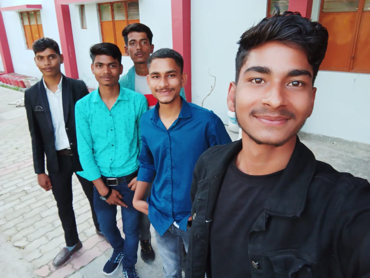 BarathYada36628's tweet photo. My college Friends last meet 
#rohityadavbharath @barathyada https://t.co/D2d3ygZWNg