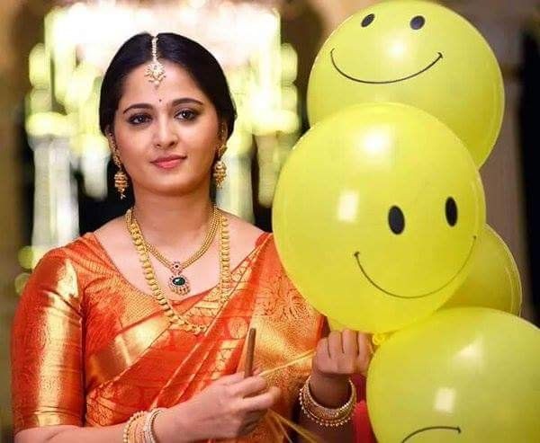 sweety_soul_'s tweet image. Anushka Shetty 
#injiiduppazhagi #SizeZero