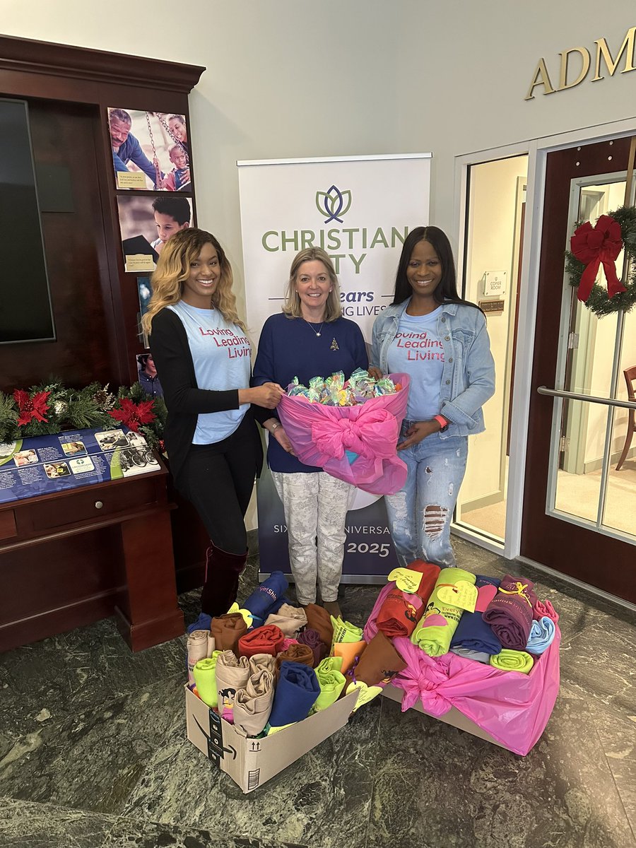 EveryGirlShine's tweet photo. Atlanta’s End of Year Service project is a wrap! Our Stars &amp; Mentors designed blankets for Christian City Senior Living. Visit our blog to see how ALL 3 branches are embodying one of our core values: LOVE ✨
#Togetherweshine #EveryGirlShines https://t.co/rrjvhsb2yd