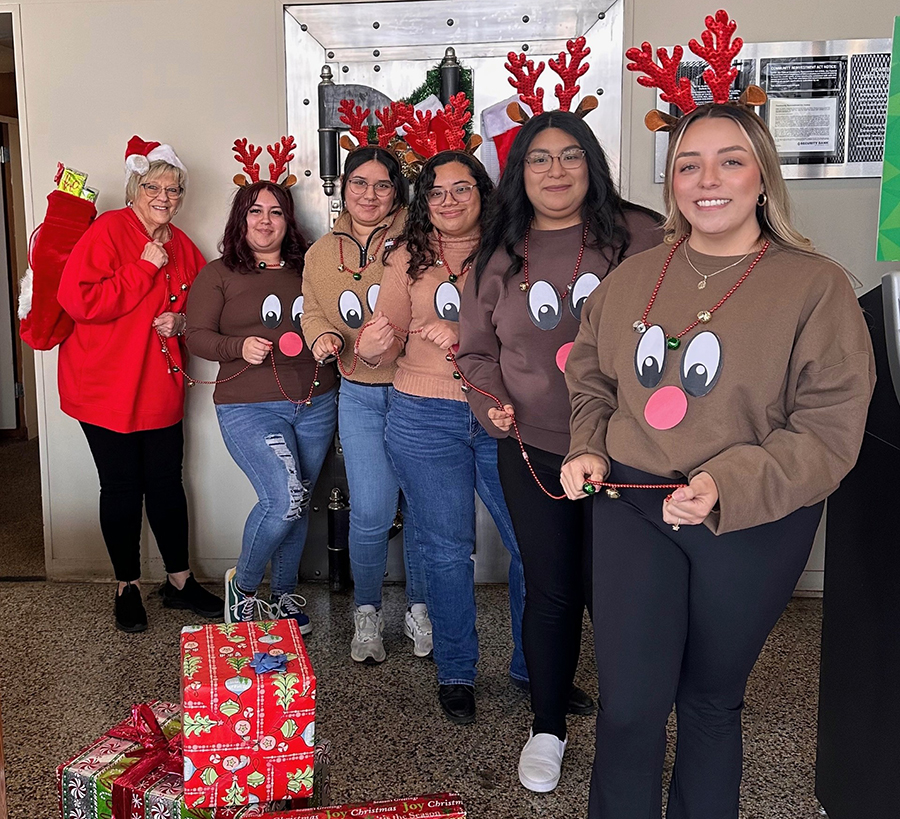 Midtown does it again! Our Banking Center at 1901 Central in #KCKS pulled off the first ever Ugly Sweater 3-peat! This contest gets pretty competitive, so that’s kind of a big deal.🏆We’re digging y’all’s holiday spirit! Congratulations!🎄#HappyHolidays
