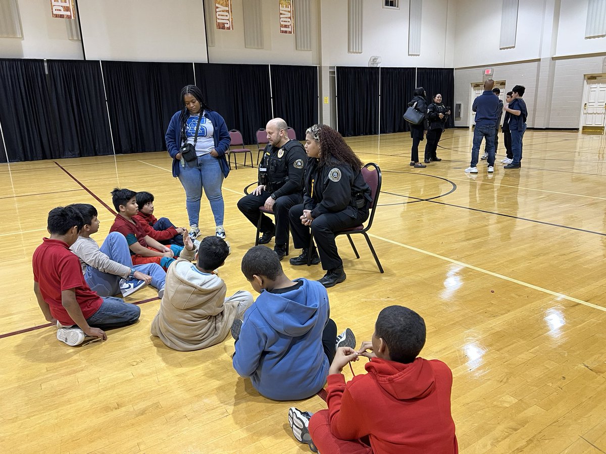 NextGenFocus's tweet image. Thank you SO much to @NorcrossPD for taking time to mentor our middle schoolers and making a positive difference in their lives!! #SmarterMe #tutoring #mentoring #gwinnettcounty #norcross