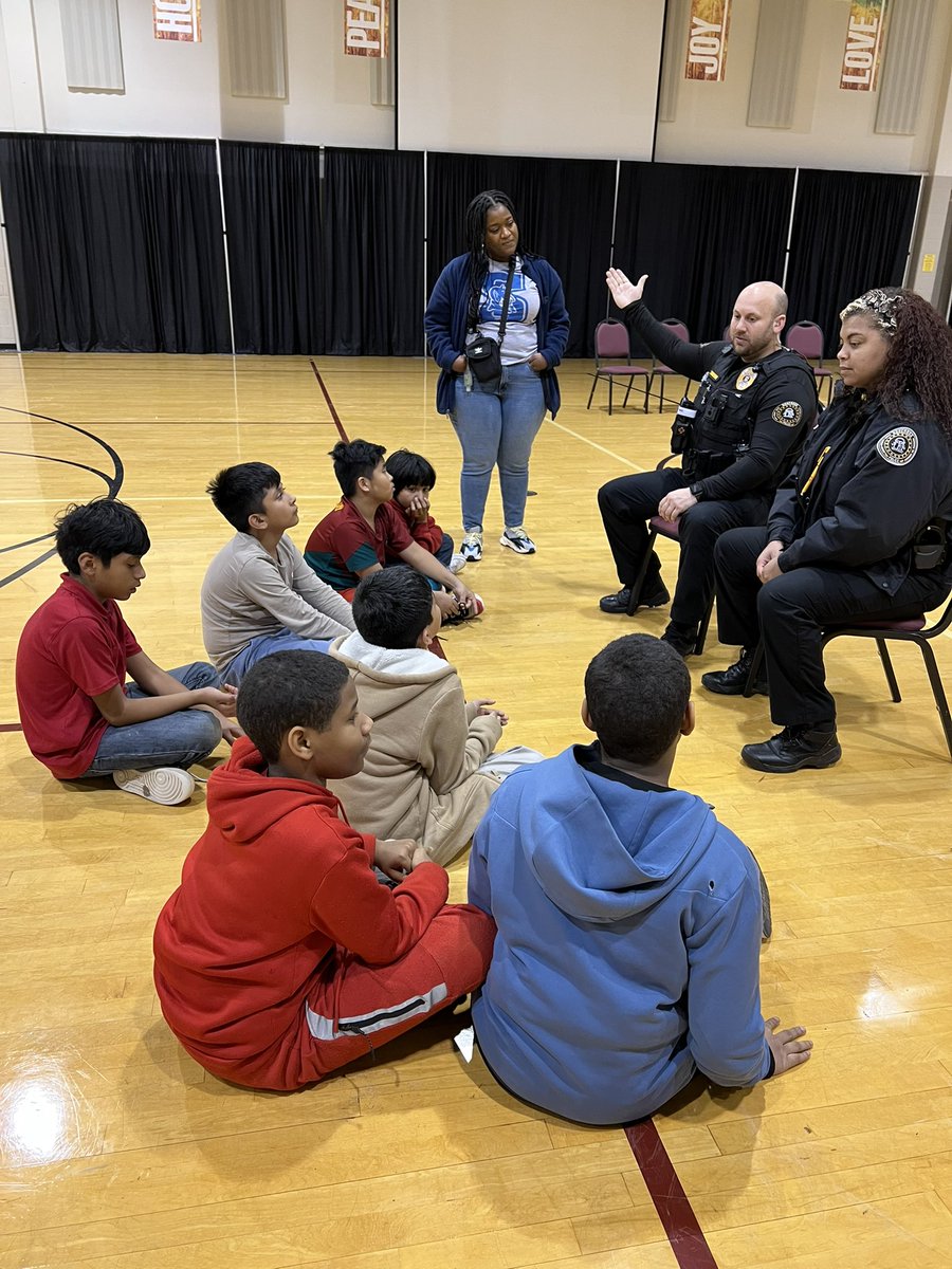 NextGenFocus's tweet image. Thank you SO much to @NorcrossPD for taking time to mentor our middle schoolers and making a positive difference in their lives!! #SmarterMe #tutoring #mentoring #gwinnettcounty #norcross