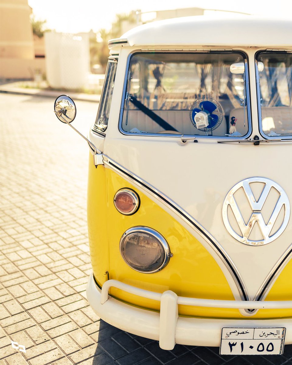 collectingcars_'s tweet photo. This Volkswagen Type 2 (T1) 15-window Volkswagen ‘Splitscreen’ Campervan is a vibrant example of the evocative classic, which benefits from an engine overhaul. 

📍NOW LIVE - Bahrain

🔗Find out more: https://t.co/hcE3b3yM1c

#CollectingCars #VW #15Window https://t.co/83gGAcPCF0