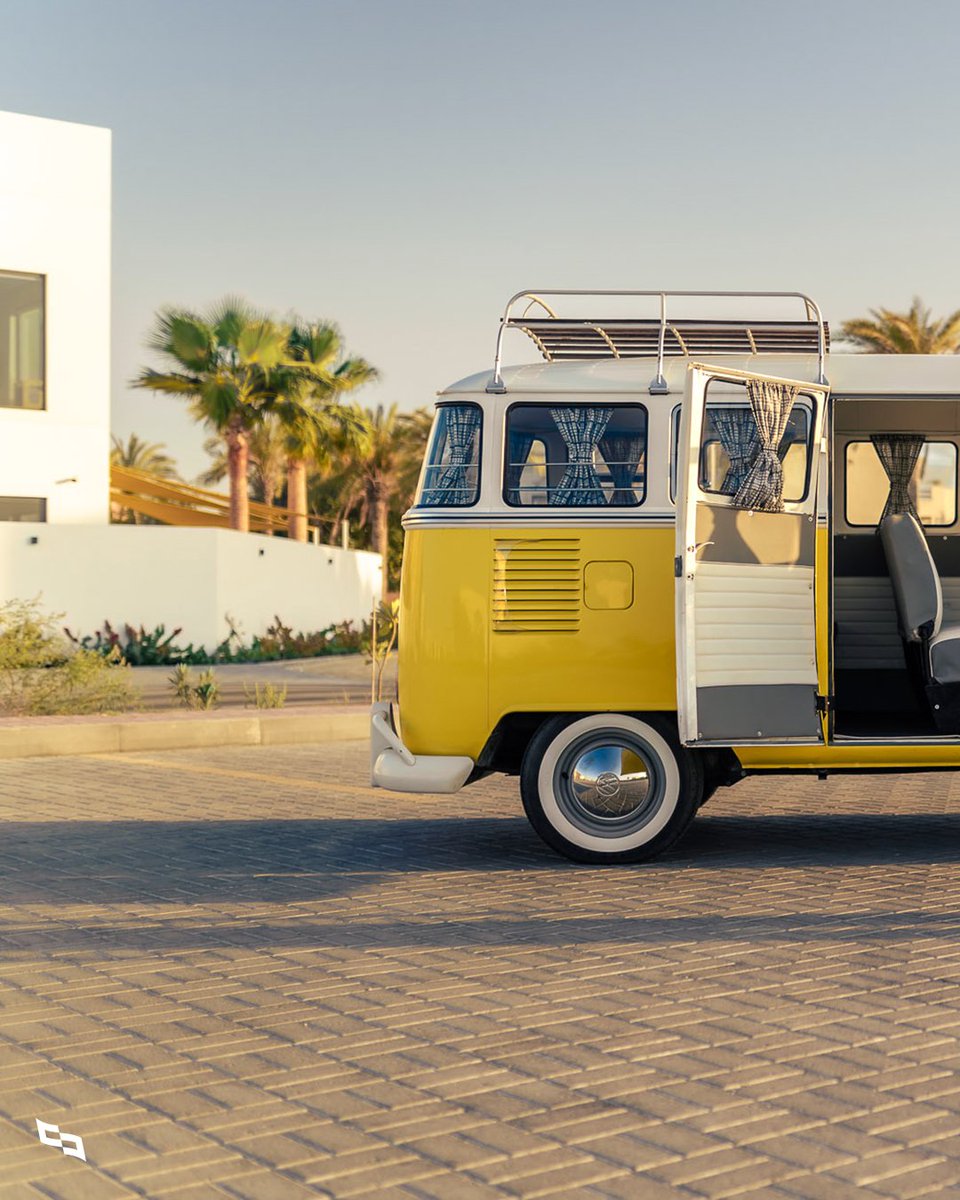 collectingcars_'s tweet photo. This Volkswagen Type 2 (T1) 15-window Volkswagen ‘Splitscreen’ Campervan is a vibrant example of the evocative classic, which benefits from an engine overhaul. 

📍NOW LIVE - Bahrain

🔗Find out more: https://t.co/hcE3b3yM1c

#CollectingCars #VW #15Window https://t.co/83gGAcPCF0