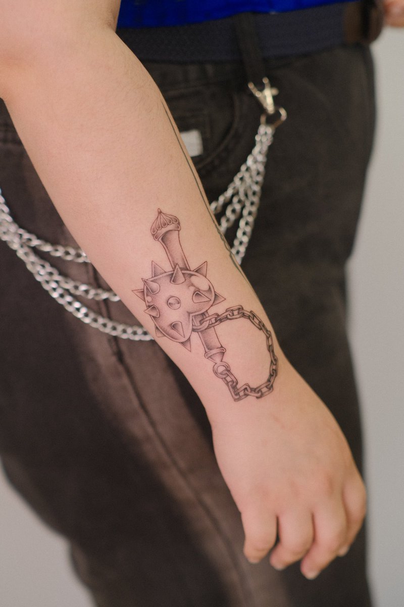 fidchelle's tweet photo. Pov tu es une néo tatoueuse/photocopieuse apple qui sait pas dessiner et qui n’est pas une artiste 😔 https://t.co/xFWvwqYCi7