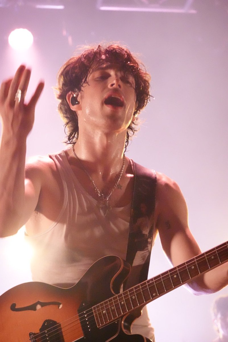 wallhaler's tweet image. i miss concerts