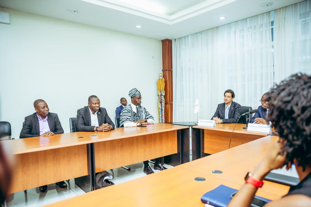 Moment historique avec la signature de l’Accord de siège entre <a href="/gouvbenin/">Gouvernement du Bénin 🇧🇯</a> et le <a href="/CICR_Afrique/">CICR Afrique</a> pour renforcer l'action humanitaire et marquer une nouvelle étape pour le soutien des communautés vulnérables et la promotion du DIH. 
<a href="/CICR_fr/">CICR</a> 
@Benindiplomaty
<a href="/ICRC/">ICRC</a>