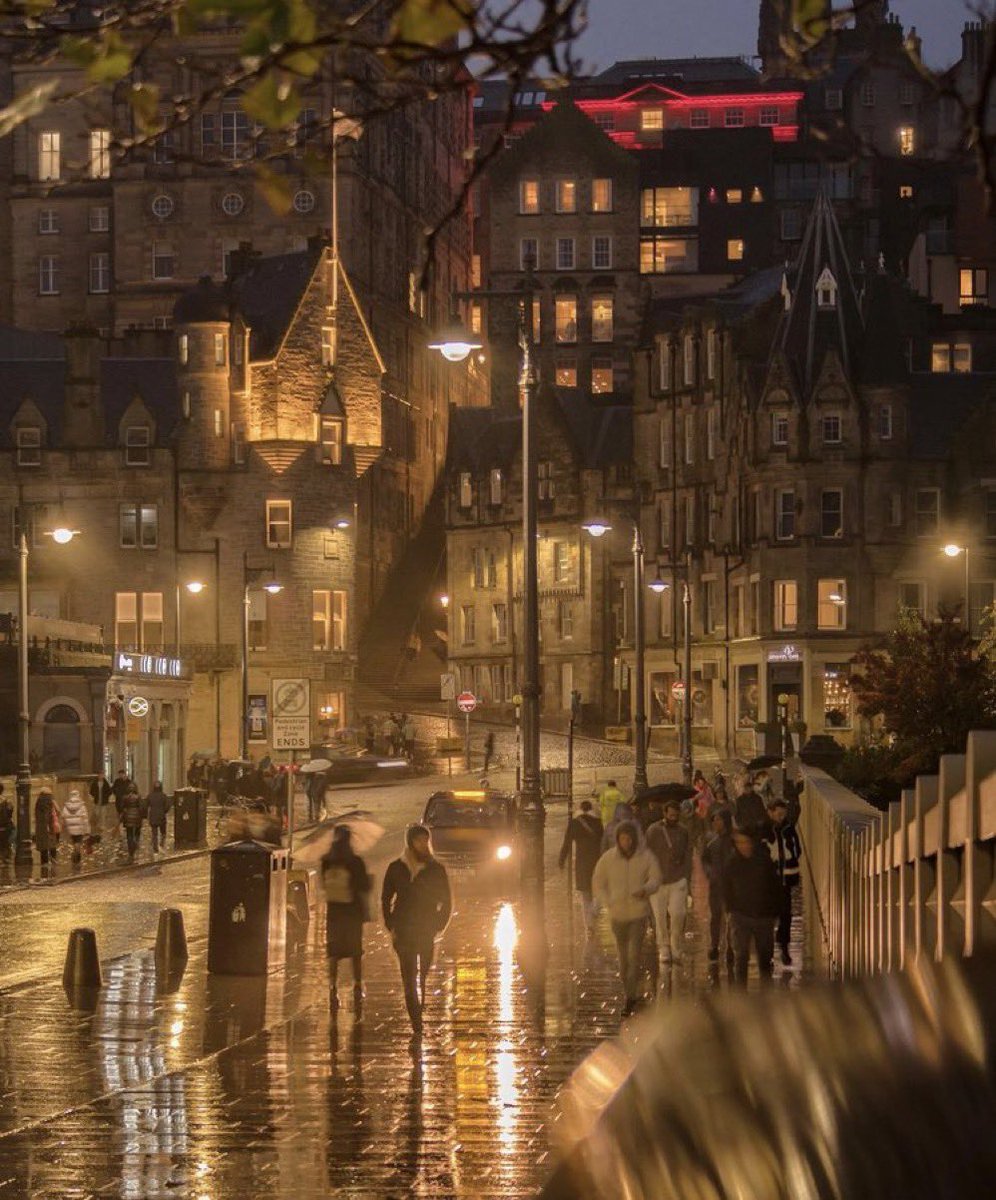 Edinburgh'ta bir akşamüstü.