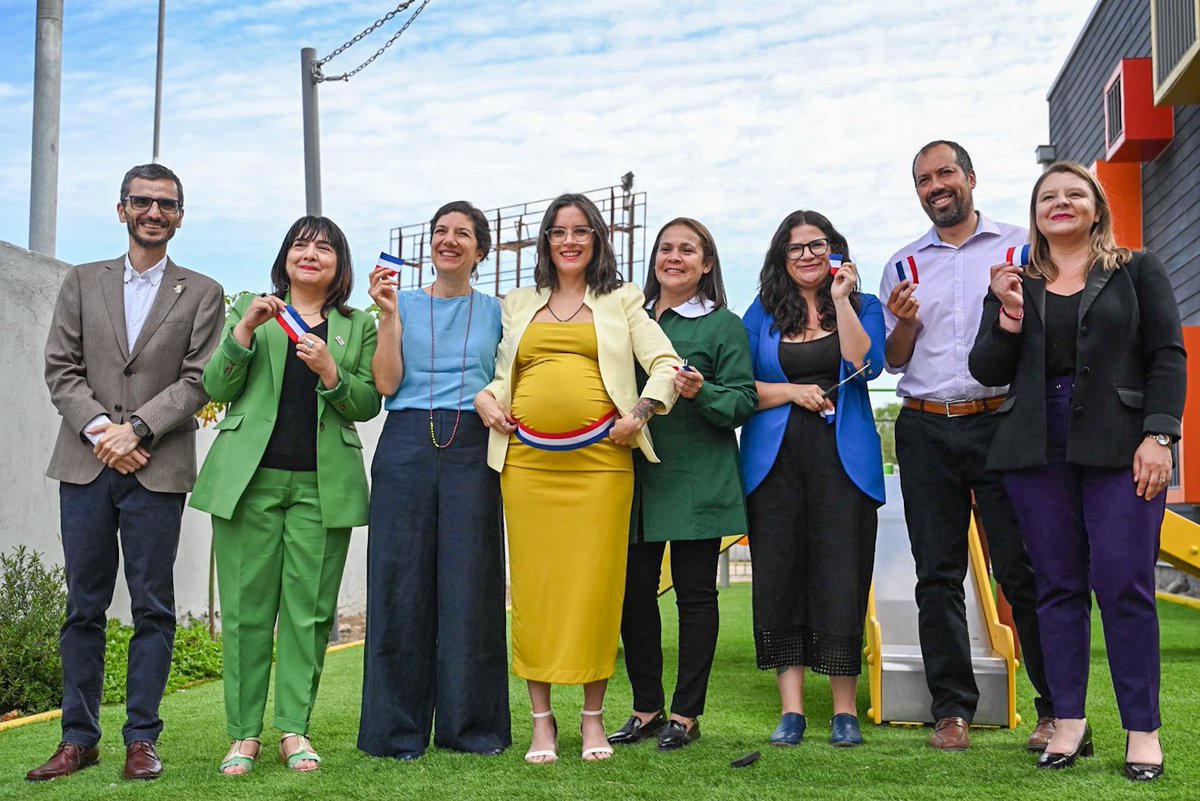 trivino_m's tweet image. ✨Agradecemos a las ministras @camila_vallejo, @AisenEtcheverry, @totiorellanag y a subsecretaria @lagos_lagoss, por acompañarnos en un hito tan importante para la Educación Parvularia pública: inauguramos el Jardín Infantil Manuel Ballesteros de @JUNJI_RM junto a la comunidad.💛
