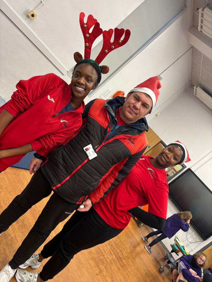 TopmarkSports's tweet image. 🎄Merry Christmas from all at @GORDONBROCK_ASC! 

#TOPMARK