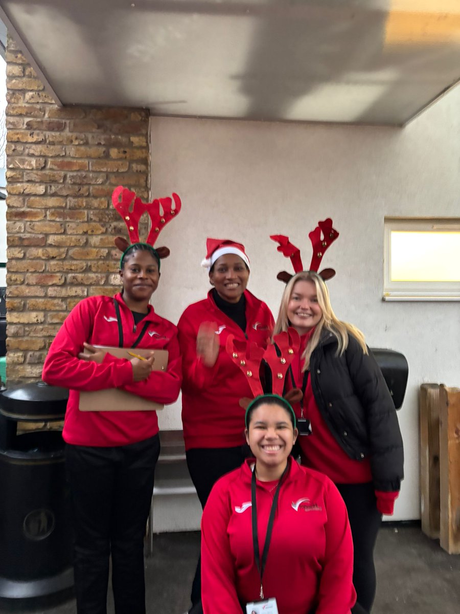 TopmarkSports's tweet image. 🎄Merry Christmas from all at @GORDONBROCK_ASC! 

#TOPMARK