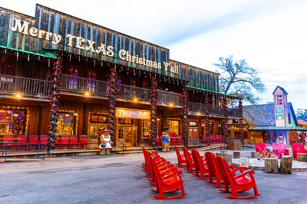 It's still Christmas at Santa's Wonderland! Join us for the magic during our final days of the season! We're open nightly through December 30th!🎄✨