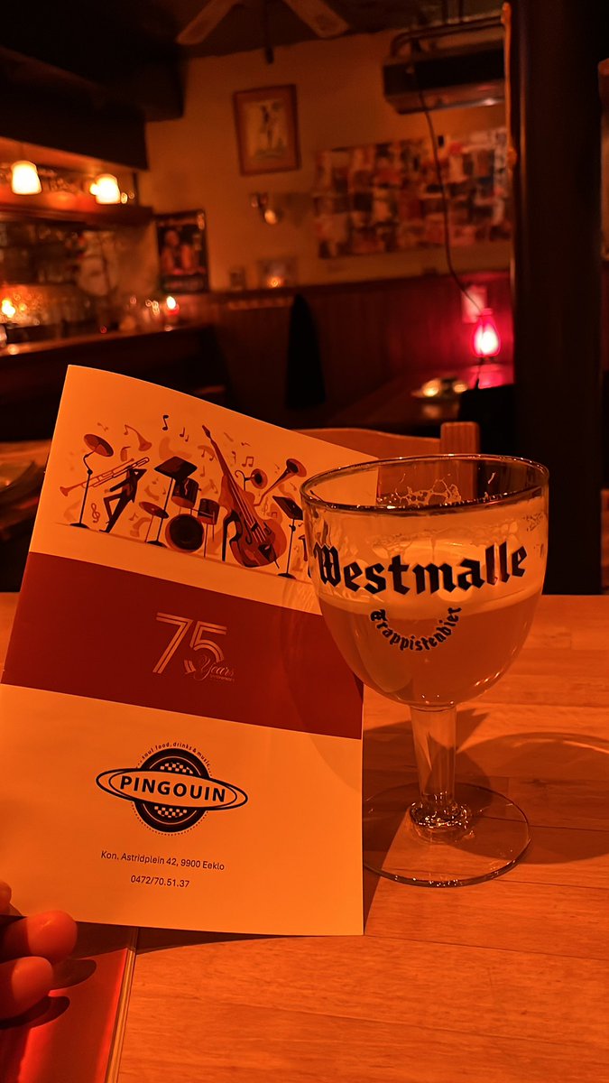 jvhaute's tweet image. Ons favoriete café wordt 75 jaar. Dat gaat gepaard met interessante optredens en lekkere, frisse Westmalle. 
Pingouin, Eeklo. #jazz #worldmusic #booze #friends