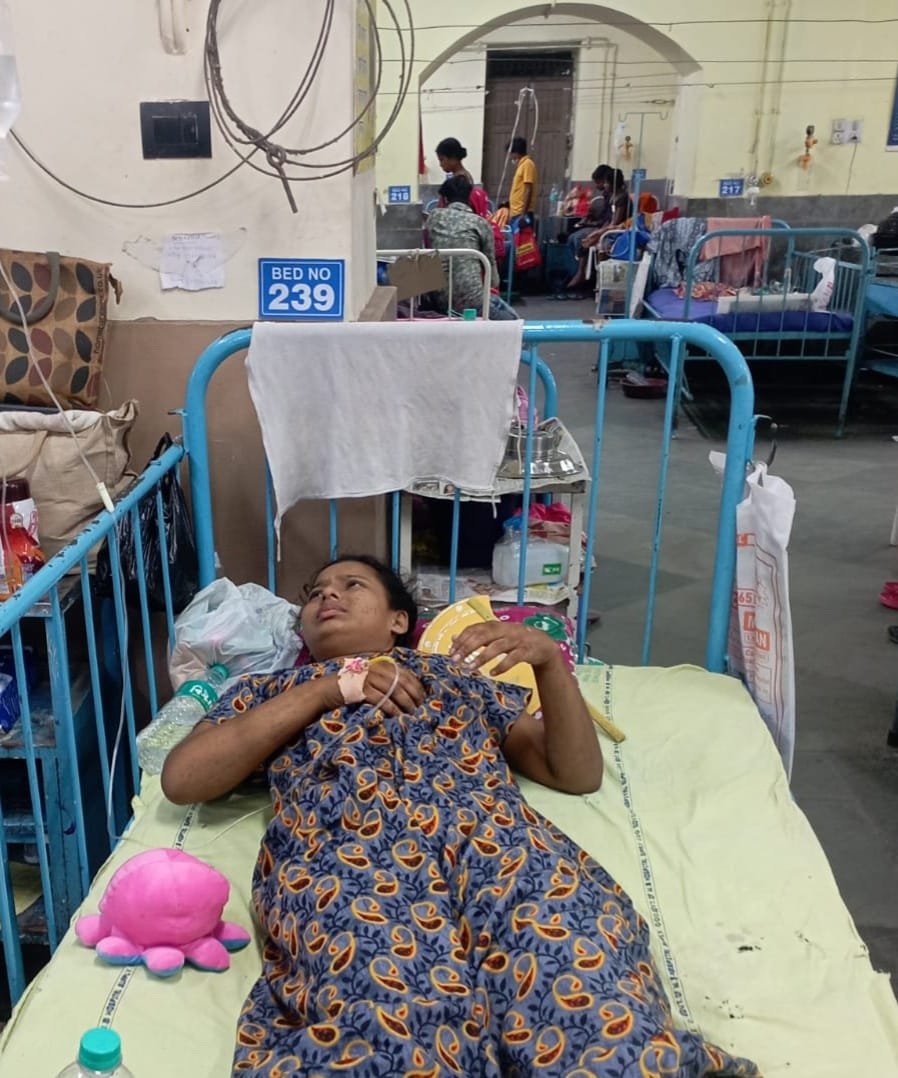 Susmit Chatterjee (@suschatgpt) on Twitter photo Sayantika Mukherjee, the 14-year-old niece of <a href="/eastbengal_fc/">East Bengal FC</a> kit manager Arpan Moitra, is very sick.
MB & EB fans have always come together and set their differences aside in such situations.
I urge all Mohun Bagan fans to come forward and help save her.
GPay: +91-6291929378 Sayantika Mukherjee, the 14-year-old niece of <a href="/eastbengal_fc/">East Bengal FC</a> kit manager Arpan Moitra, is very sick.
MB & EB fans have always come together and set their differences aside in such situations.
I urge all Mohun Bagan fans to come forward and help save her.
GPay: +91-6291929378