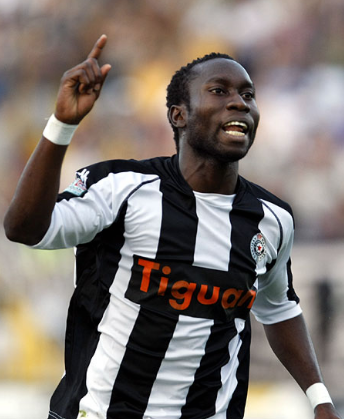 PartizanINFO45's tweet photo. Danas svoj 41. rođendan proslavlja Lamine Diarra, najozloglašeniji saradnik neosuđenog zločinca Tomislava Karadžića. #Ubica⚫️⚪️ https://t.co/P4b47WpAX1