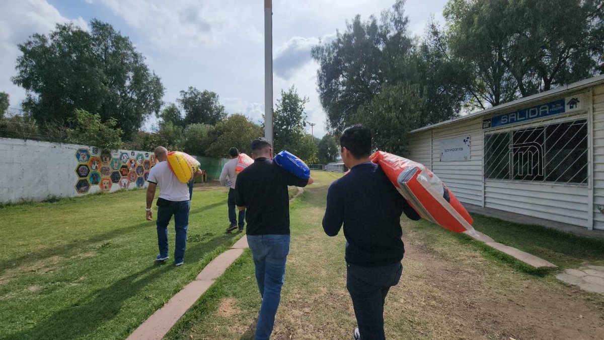 MetroCDMX's tweet photo. Las personas interesadas en conocer a los lomitos y realizar donaciones pueden acudir directamente al CTC, que está ubicado en Avenida de las Culturas S/N, colonia El Rosario, alcaldía Azcapotzalco, con horario de atención de lunes a domingo, de 10:00 a 17:00 horas. https://t.co/QF5myr03Sl