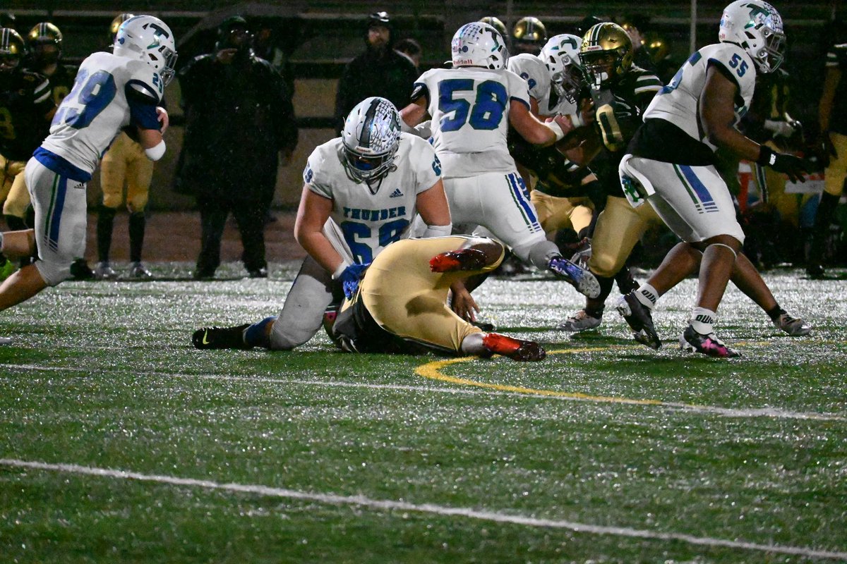 JuanPasillas69's tweet photo. I am blessed and honored to mentioned in the All Region Football Team honors for the OL. Thanks to everyone who has helped me get where I’m going. #GoViks @CoachBarnum69 @CoachMcDMVHS @CoachDevon55  @CoachRich74 @B12PFootball @coachapatterson @MattLeunen @TheNewAthlete @OAPLC https://t.co/PjqjPjDQWq