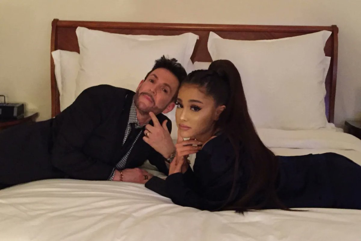 Variety's tweet photo. Ariana Grande's longtime vocal coach tells Variety:  

"I swear to God, and no one believes me, before I even heard her sing a note, I could tell that Ariana Grande was going to be a huge pop superstar. I just knew it. Her energy, the way she laughed and talked… and when she finally opened her mouth to sing, it was a joke how amazing she was." 

Read more here: https://t.co/GiWxQPyR0D