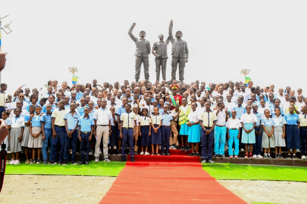Revivez la cérémonie solennelle de signature de la loi constitutionnelle et du décret de sa promulgation

Un moment historique ouvrant la voie à un avenir prometteur et porteur d'espoir pour tous les habitants du Gabon.

#Transition #CTRI #Gabon