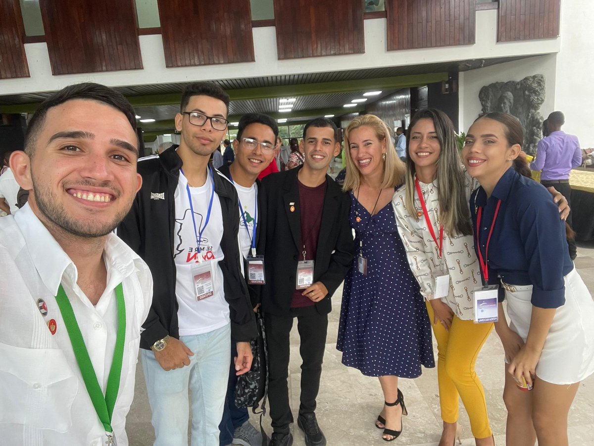LauraMarian8's tweet photo. Este equipazo amaneció en modo #ANPPCuba y ya está listo para la #MarchaXCuba!
#Cuba #CubaLegisla https://t.co/3XjPlyQalt