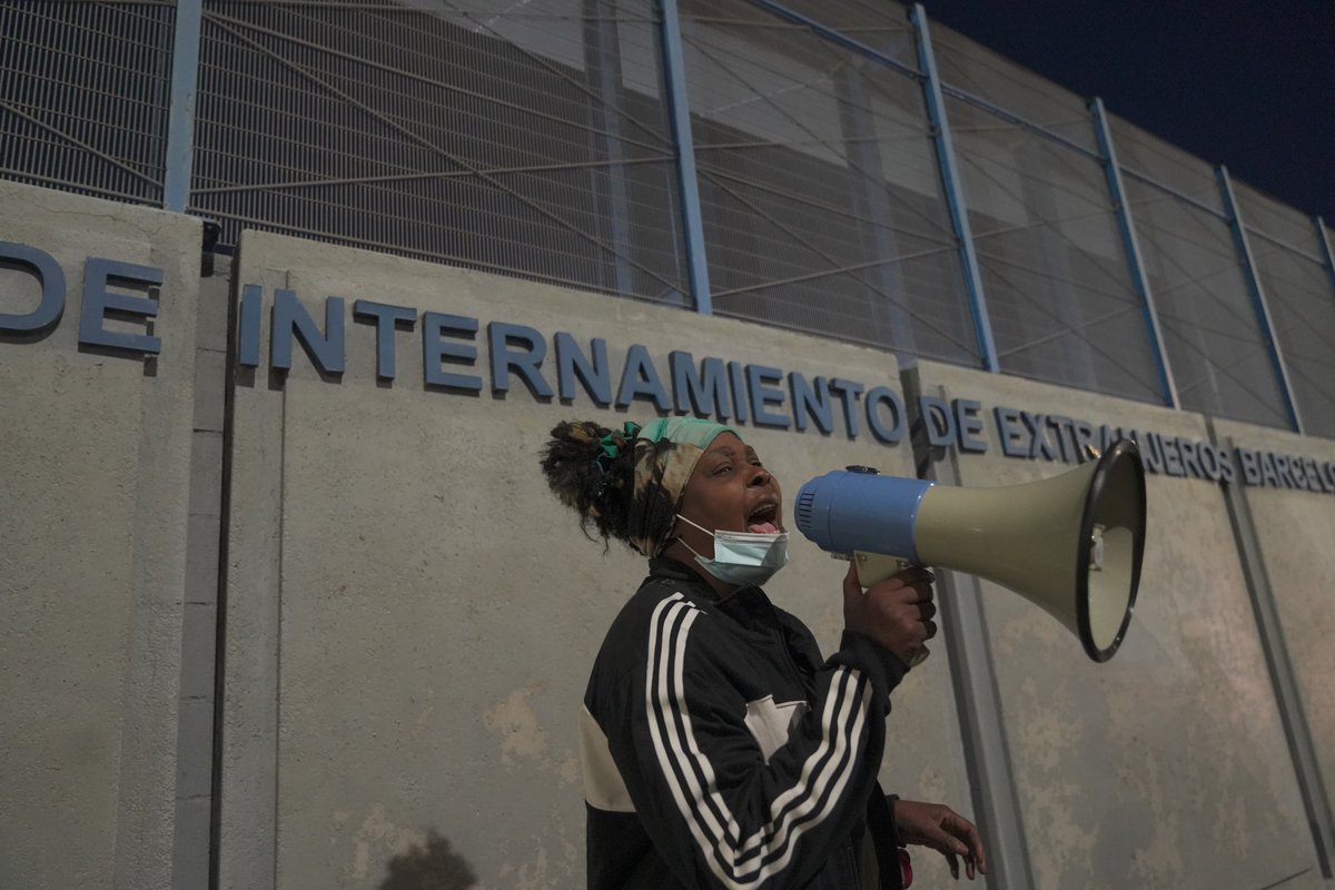 SJM España (@migrantes_sj) on Twitter photo 🫶🏽Y gracias de nuevo a <a href="/eldiarioes/">elDiario.es</a> y <a href="/desalambre/">Desalambre</a> por este galardón. Un reconocimiento que ojalá ayude a visibilizar aún más la hostilidad y sufrimiento que se genera en estos centros.
🆓Ojalá conseguir un mundo de justicia y dignidad: CERREMOS TODOS LOS CIE YA 🫶🏽Y gracias de nuevo a <a href="/eldiarioes/">elDiario.es</a> y <a href="/desalambre/">Desalambre</a> por este galardón. Un reconocimiento que ojalá ayude a visibilizar aún más la hostilidad y sufrimiento que se genera en estos centros.
🆓Ojalá conseguir un mundo de justicia y dignidad: CERREMOS TODOS LOS CIE YA