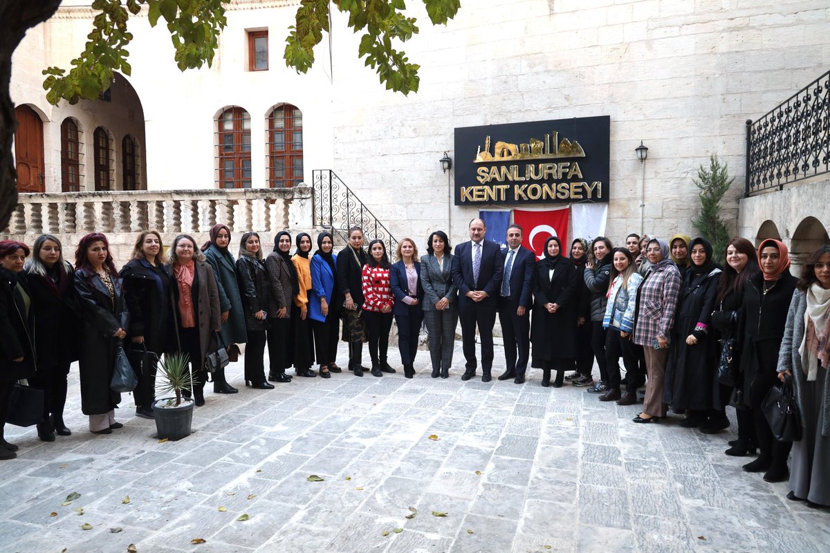 Şanlıurfa Kent Konseyi Kadın Meclisi olarak, Büyükşehir Belediye Başkanımız Sn. Mehmet Kasım Gülpınar ve ilgili Daire Başkanlarının katılımıyla gerçekleştirdiğimiz Aralık ayı toplantımızda, kentimizin daha güvenli, yaşanabilir ve kadın dostu bir yapıya kavuşması için önemli