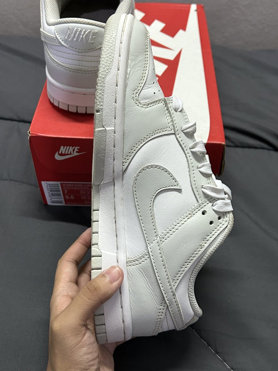 M170545's tweet photo. ปล่อยต่อรองเท้า Dunk Low Photon Dust แท้
Size: 38/24cm. 
ซื้อมา 4,500 ปล่อยต่อ 3,300 รวมส่งเลยงับ
ซื้อมาใส่ไม่ถึง 10 ครั้ง สภาพใหม่มากสอบถามได้งับ🐱

#ส่งต่อnike #ส่งต่อรองเท้า #ส่งต่อรองเท้าnike #ส่งต่อรองเท้ามือสอง #ส่งต่อเสื้อผ้า #ส่งต่อเสื้อผ้ามือ2 #ส่งต่อคสอ #ตลาดนัดมือ2 https://t.co/nTR0imyq7Q