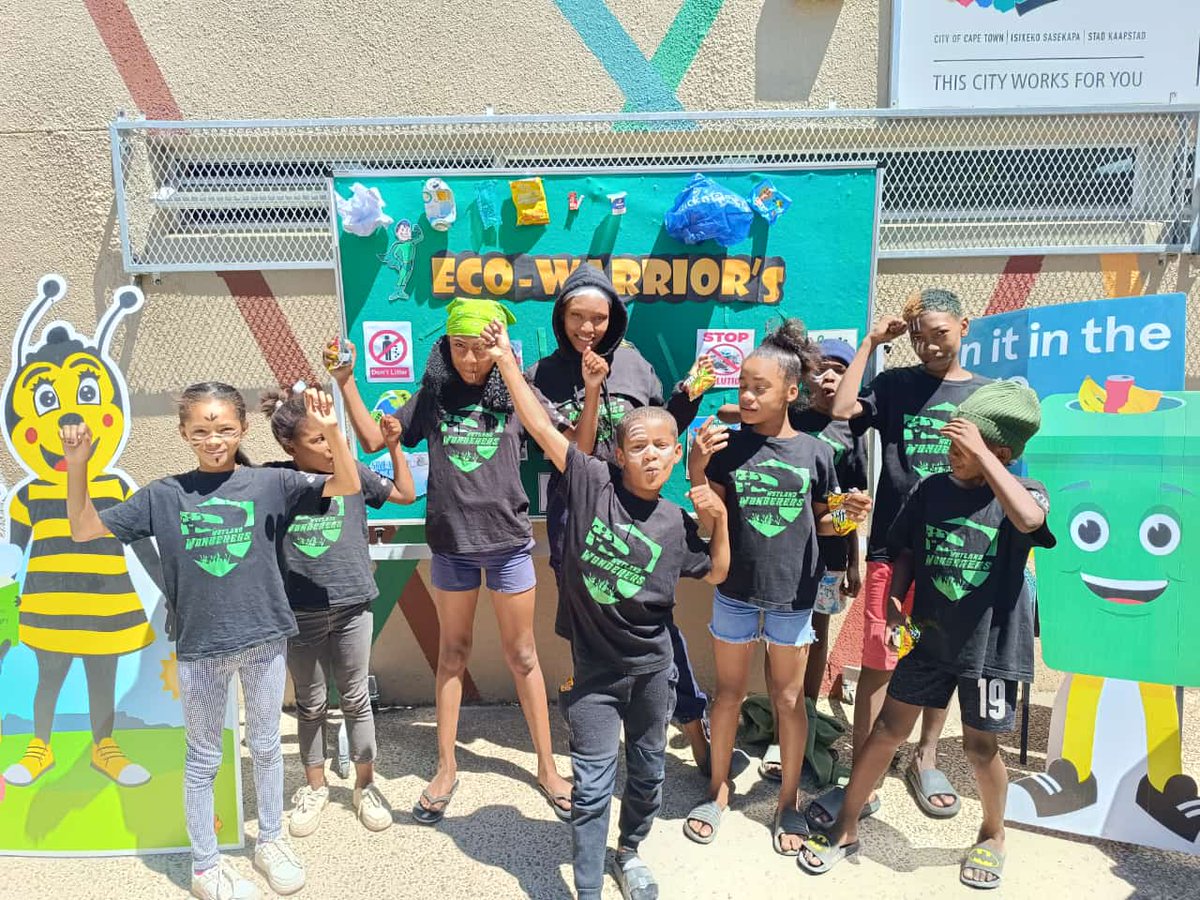 Today we join the Fisantekraal Public Library  for their school holiday programme with the theme of "Eco-Warriors" with their beautiful display focused on environmental pollution. We did a clean up around the Library and reminded the children to put their litter in the BINGO BIN!
