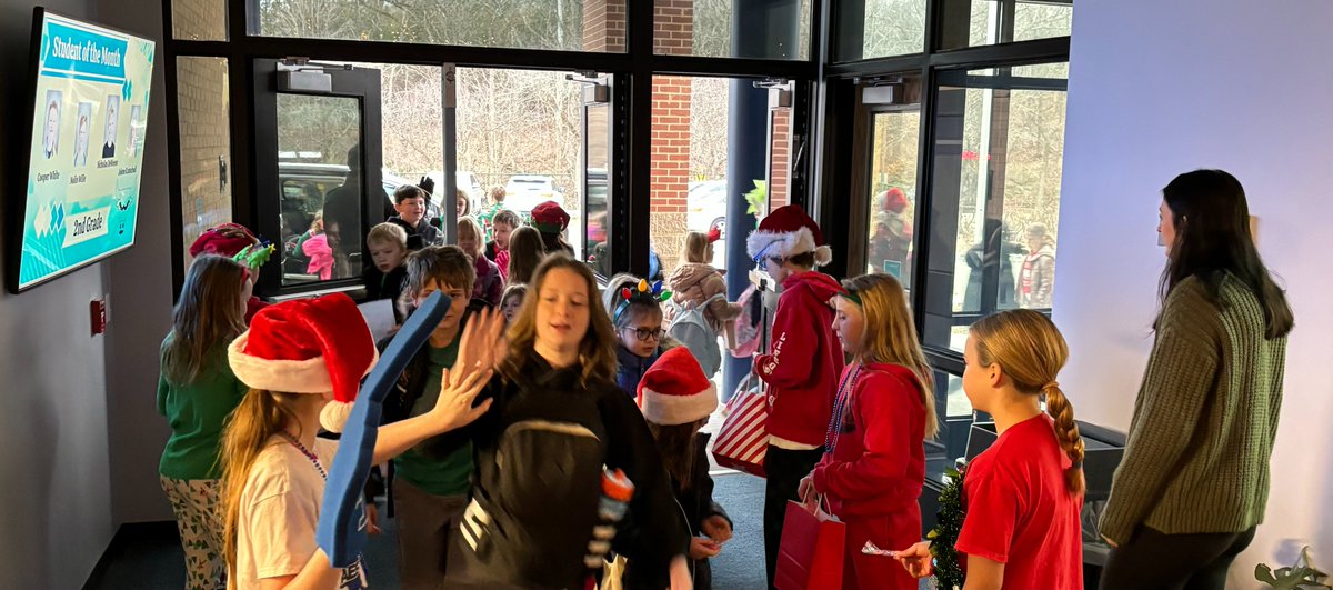 Antonia students start their last day of 2024 with a blast and high fives!drive.google.com/file/d/1rY6r-K…