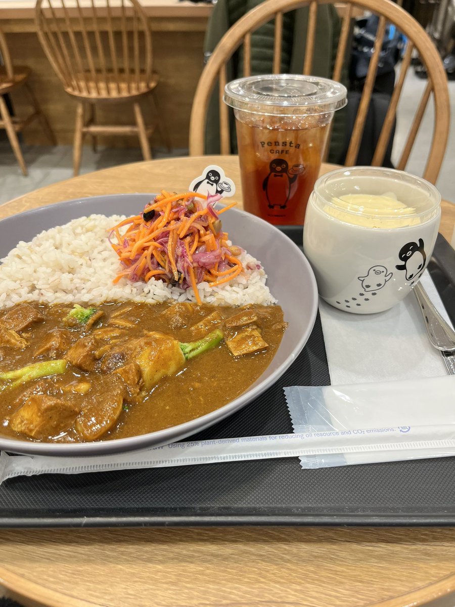 h914t's tweet photo. 可愛かったし、カレー🍛美味しかったなぁ🥰
12/10

#ペンカフェ
#Suicaのペンギン https://t.co/o1PuI3CXGW