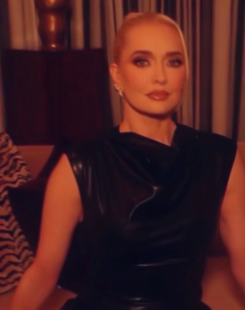 IconicSecretss's tweet photo. 💋 This Just In 💋

Joe Jayne (@BESERKSHlRES) has been served for $14,200,000 for unknown reasons. An insider states that it’s likely due to defamatory statements made by her, about ex-husband, Tom Girardi.

Will this affect her Broadway role?… 👀☕️💋🍎

#ICWNYC #ICWNYCS2 https://t.co/nJoyodyMl9