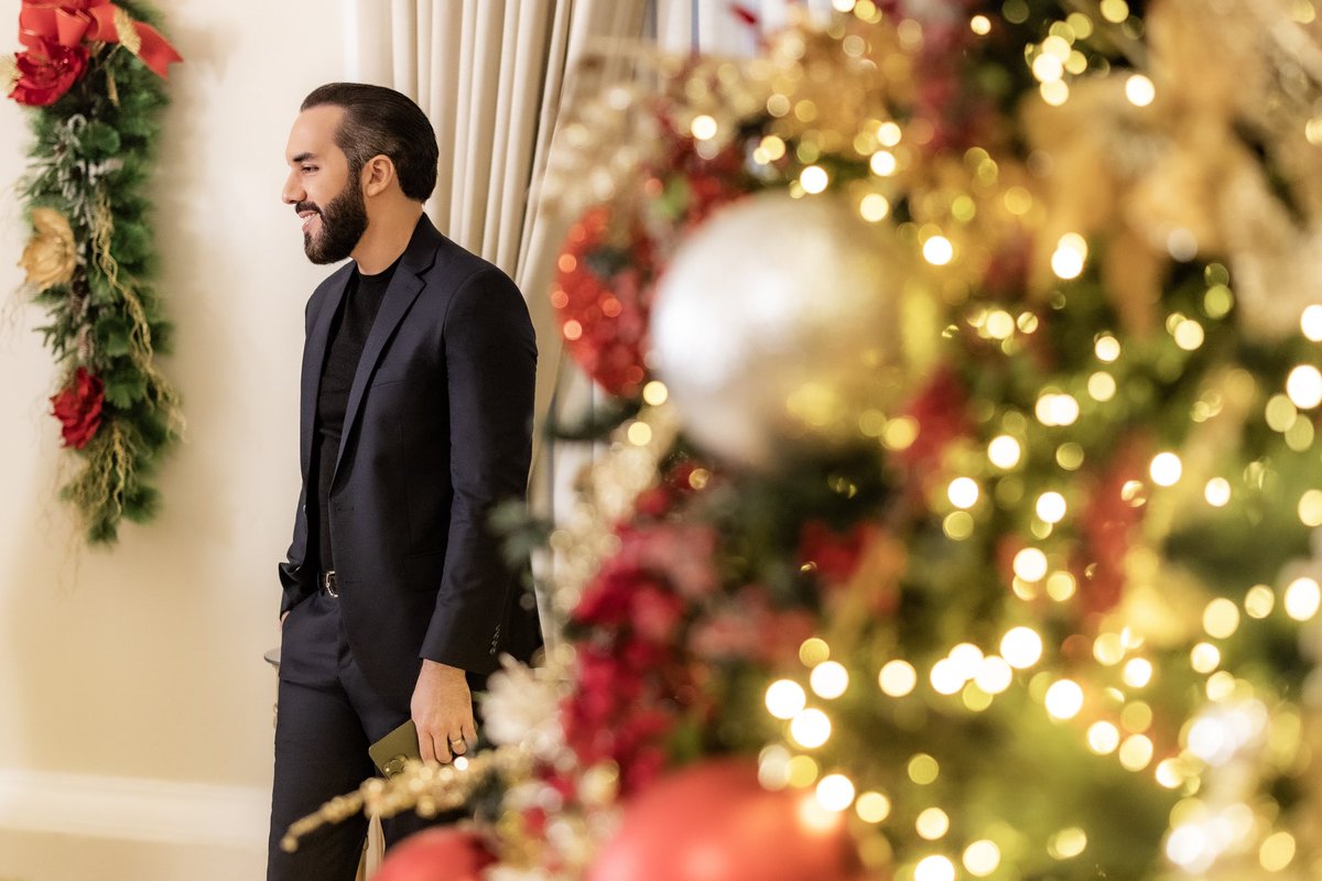 Nayib Bukele (@nayibbukele) on Twitter photo 🎄 🎄