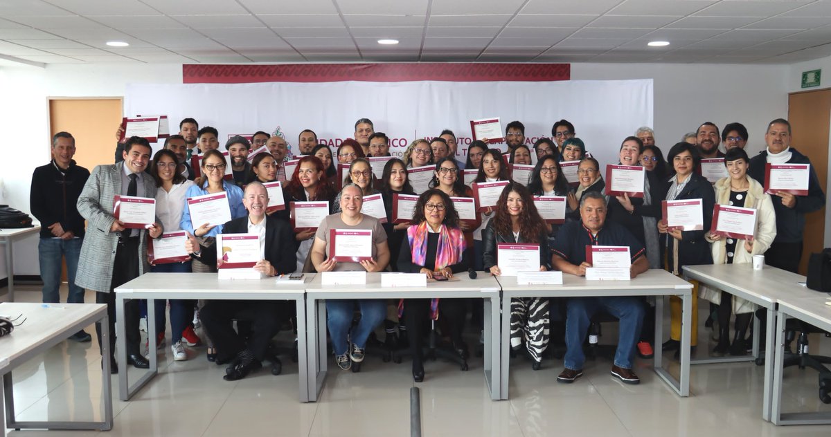 Ines_GONI's tweet photo. ¡En la #CapitalDeLaTransformación tenemos el compromiso de potenciar la capacitación laboral! 🌟👩🏻‍🏫

Este viernes, realizamos la entrega de constancias correspondientes al taller "Discriminación y violencia en el trabajo: causas, manifestaciones y estrategias para combatirlas".

¡Felicitaciones a las colaboradoras y colaboradores de @icat_cdmx que cursaron este taller, quienes son clave en la estrategia de capacitación laboral de la Ciudad de México!

#UtopíaLaboral #ClaraJefaDeGobierno