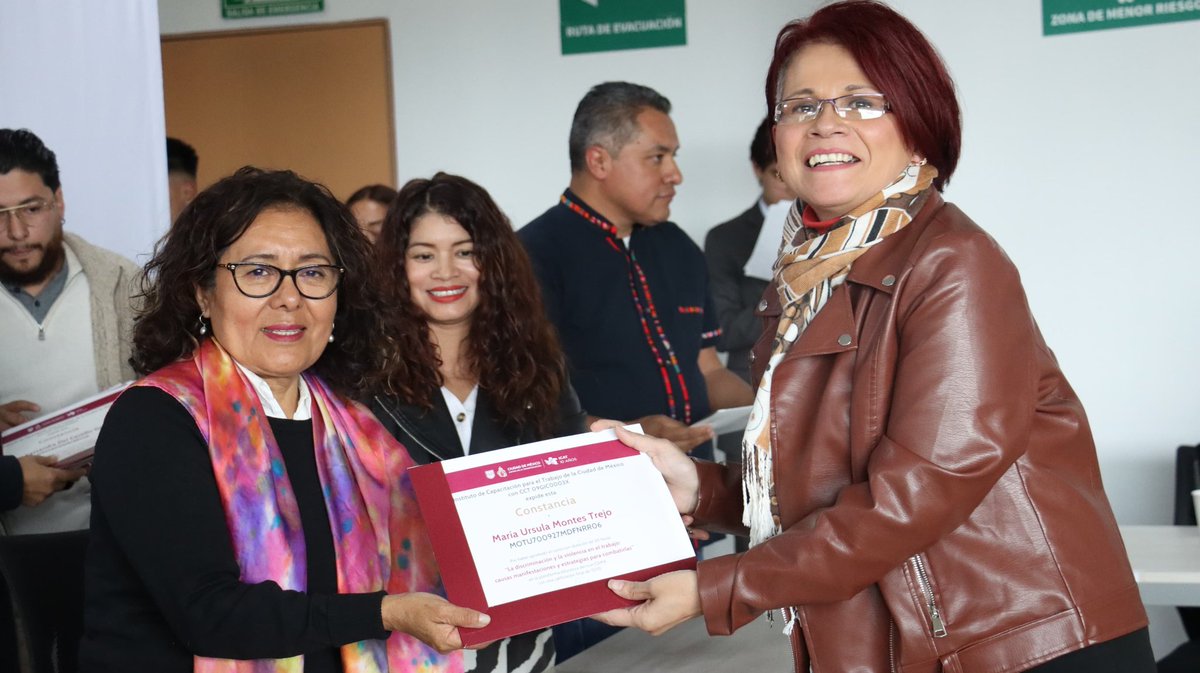 ¡En la #CapitalDeLaTransformación tenemos el compromiso de potenciar la capacitación laboral! 🌟👩🏻‍🏫

Este viernes, realizamos la entrega de constancias correspondientes al taller "Discriminación y violencia en el trabajo: causas, manifestaciones y estrategias para combatirlas".