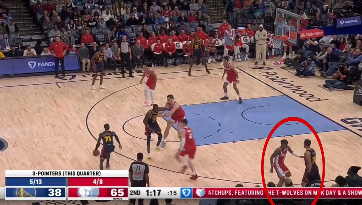 TheWarriorsTalk's tweet photo. This is how teams are guarding Steph on a nightly basis 🥵

(via @ZoSpicyDubs) https://t.co/OtZkVbbNgm