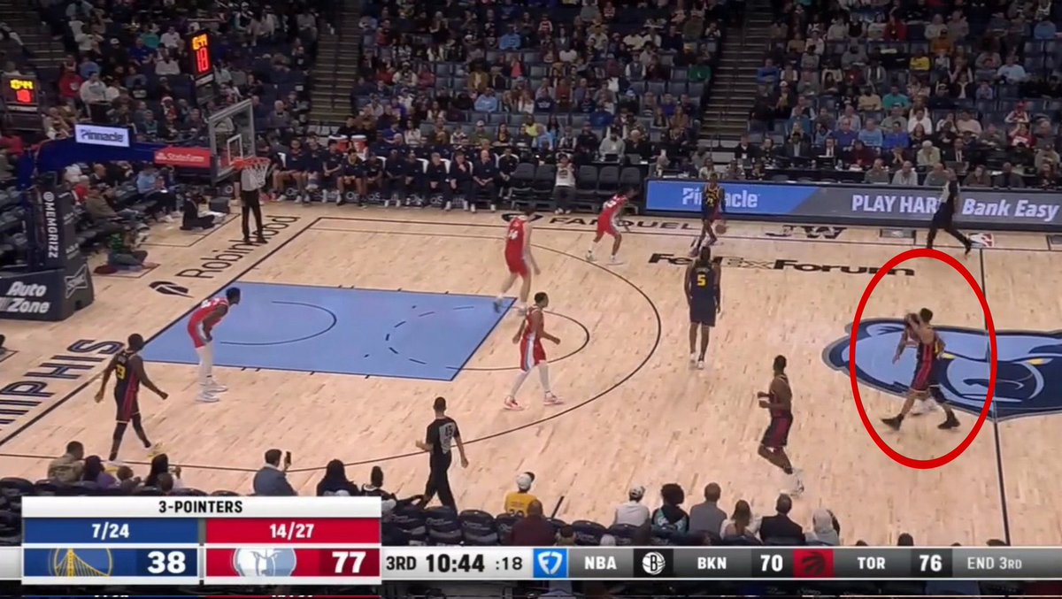 TheWarriorsTalk's tweet photo. This is how teams are guarding Steph on a nightly basis 🥵

(via @ZoSpicyDubs) https://t.co/OtZkVbbNgm