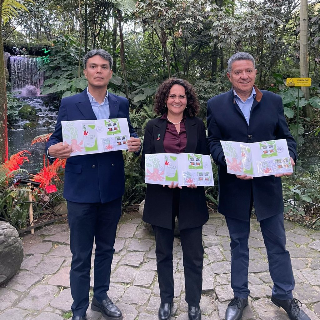 📬 Acompañamos el lanzamiento de la emisión filatélica navideña de la UPAEP, que rinde homenaje a la biodiversidad y al Jardín Botánico por su aporte a la conservación 🌿.

Este año, las estampillas destacan especies de flora y fauna como símbolo de nuestra riqueza natural. Su