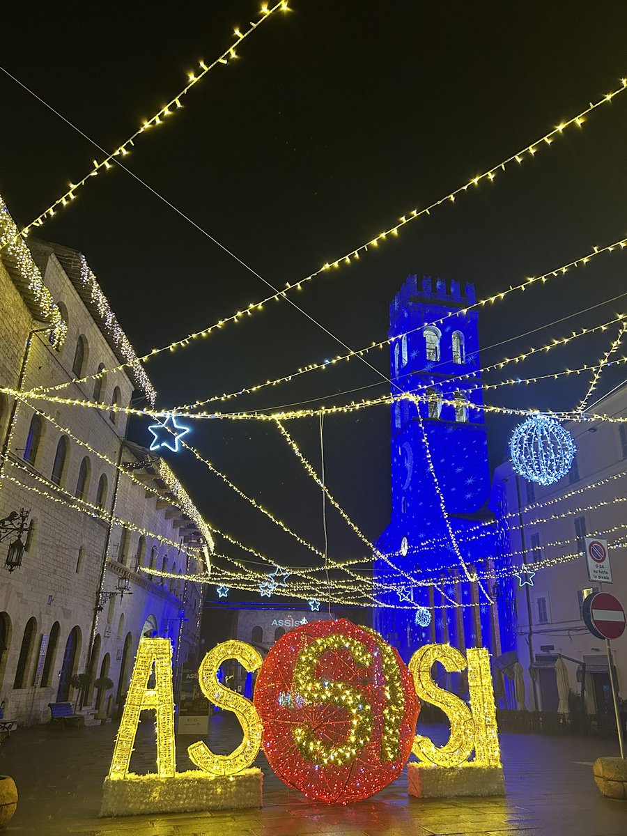 Il Natale del Signore porti Pace e speranza nei cuori e nel mondo ✨💫✨