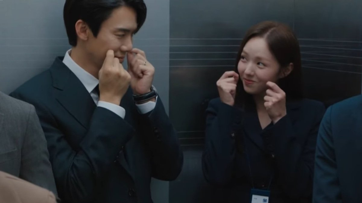 kdrama_menfess's tweet photo. •kdm• 🔥 When the Phone Rings ep 8 - Pre Release 🔥

Malem ini udah mulai office romance nya 🥰
Enak ya ga kedengeran warga padahal obrolan nya pasutri sekali; sampe ketemu di rumah &amp; bakal pulang cepet 😂
https://t.co/I8HlVe8Q0i