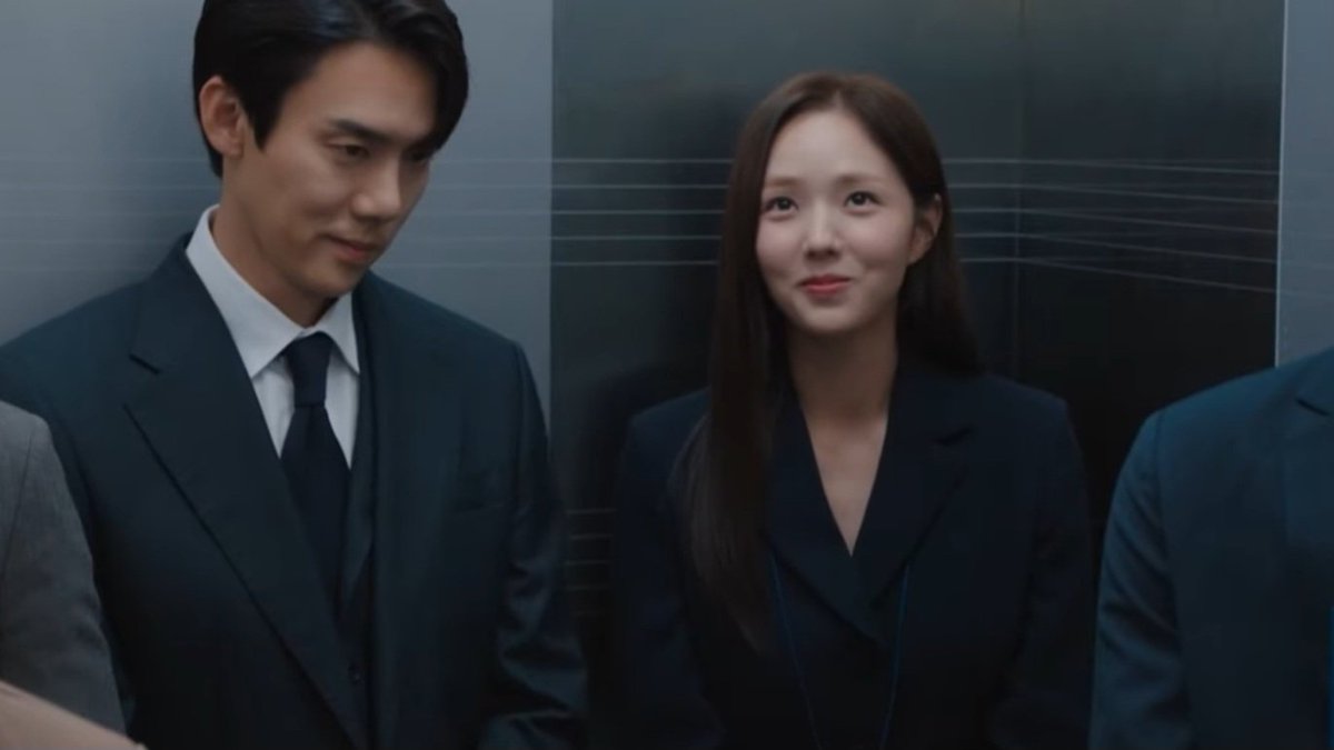 kdrama_menfess's tweet photo. •kdm• 🔥 When the Phone Rings ep 8 - Pre Release 🔥

Malem ini udah mulai office romance nya 🥰
Enak ya ga kedengeran warga padahal obrolan nya pasutri sekali; sampe ketemu di rumah &amp; bakal pulang cepet 😂
https://t.co/I8HlVe8Q0i